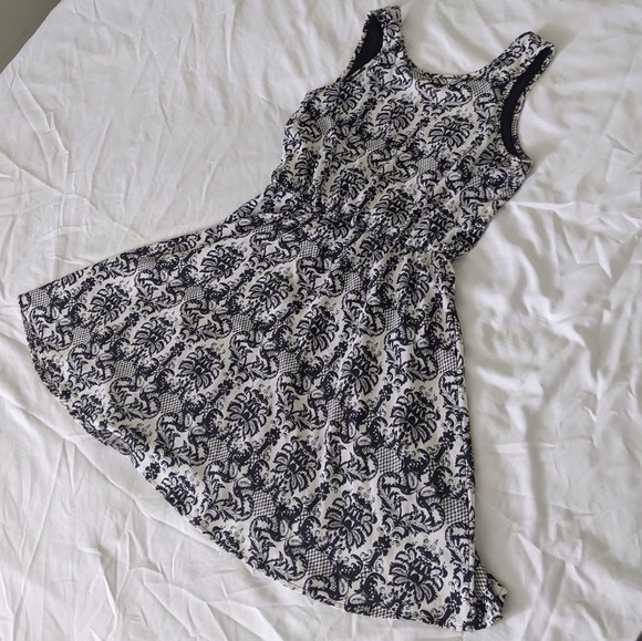 Whisper Black and White Dress - Picture 5 of 6